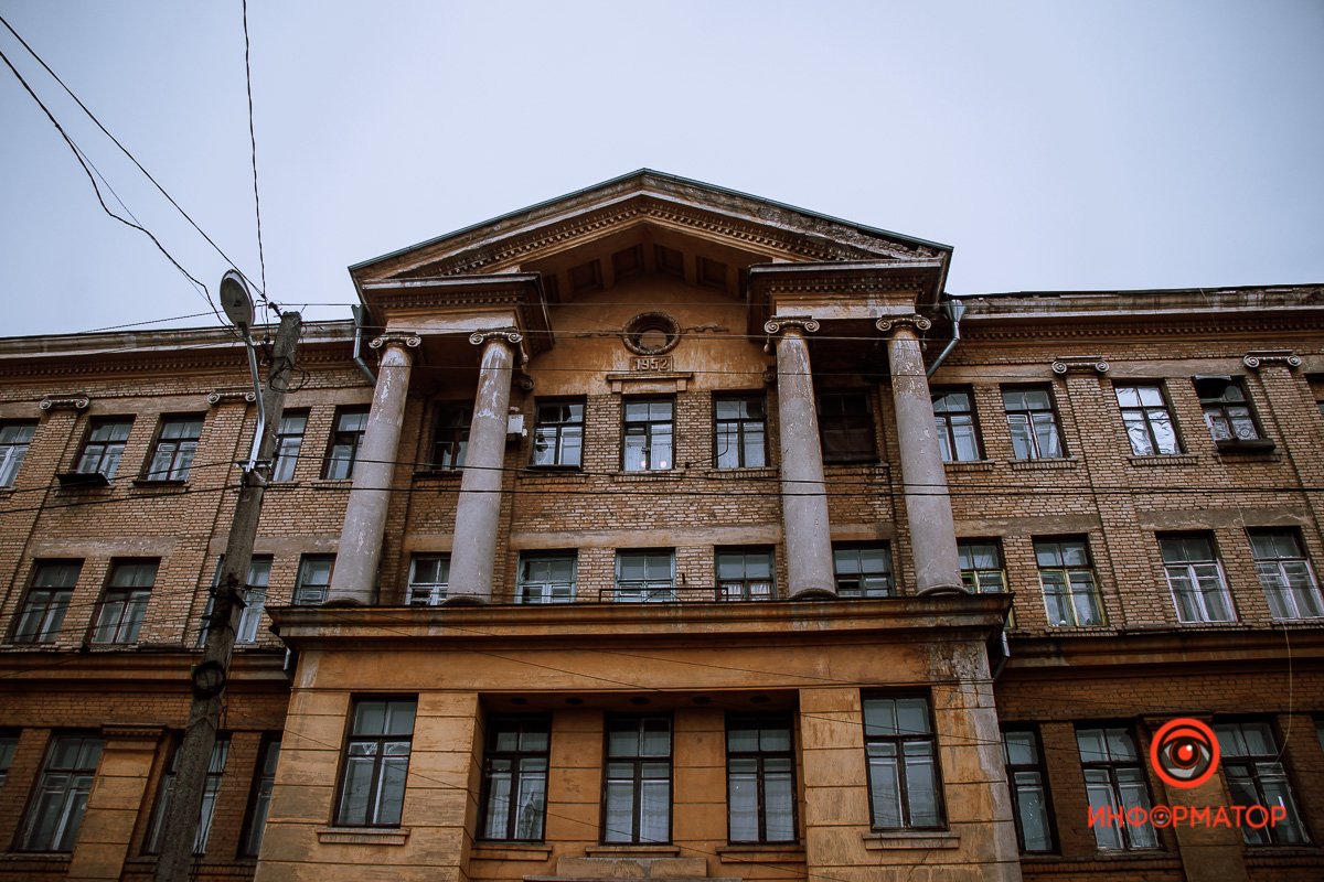 Пусть, не красавец и не моден, Пусть, не красавец и не моден,