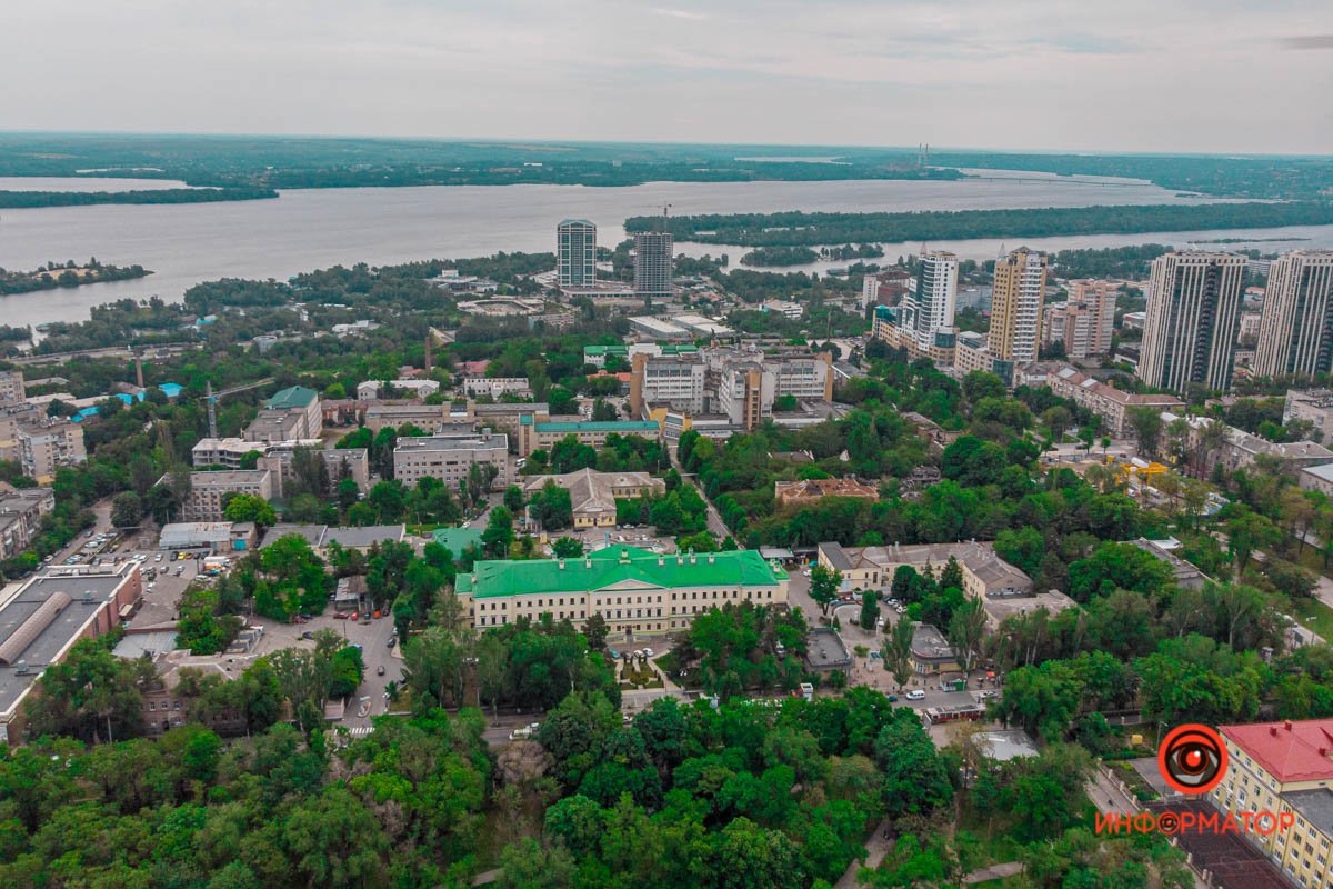 От памятника Славы до Вокзальной: как зимой прогуляться по летнему проспекту Яворницкого 11