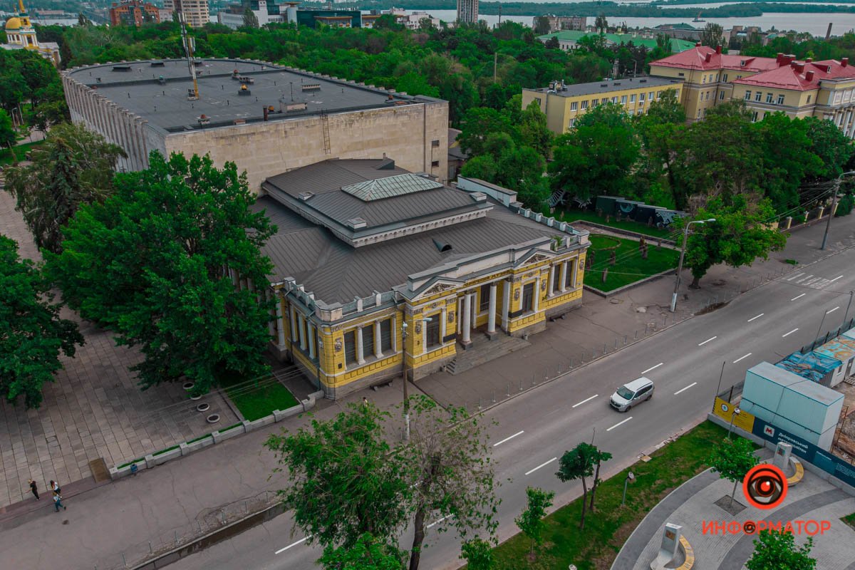 Исторический музей в Днепре на проспекте Яворницкого Исторический музей в Днепре на проспекте Яворницкого