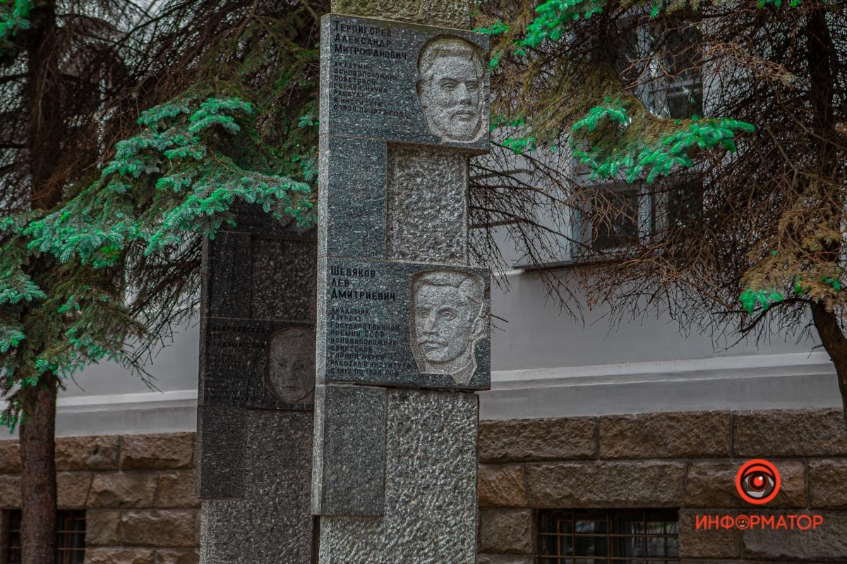 От памятника Славы до Вокзальной: как зимой прогуляться по летнему проспекту Яворницкого 23