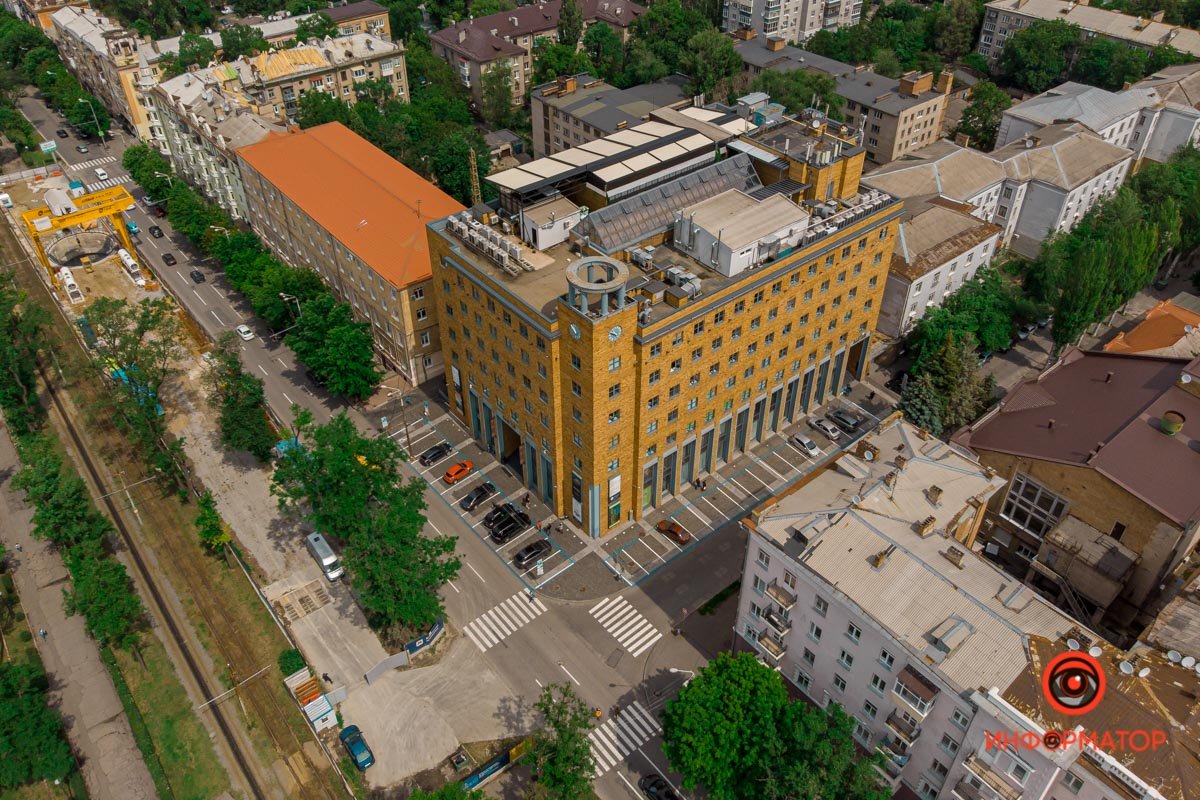 Торгово-деловой центр «Атриум» в Днепре на пересечении улиц Дмитрия Яворницкого и Владимира Винниченко Торгово-деловой центр «Атриум» в Днепре на пересечении улиц Дмитрия Яворницкого и Владимира Винниченко