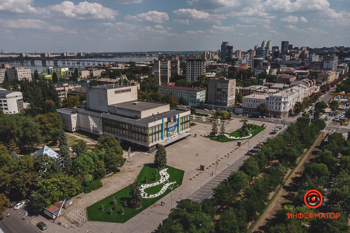 Оперный театр в Днепре расположенный на проспекте Яворницкого Оперный театр в Днепре расположенный на проспекте Яворницкого