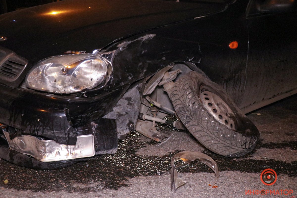 В Днепре на Набережной Победы столкнулись KIA и Daewoo: проезд перекрыт 1