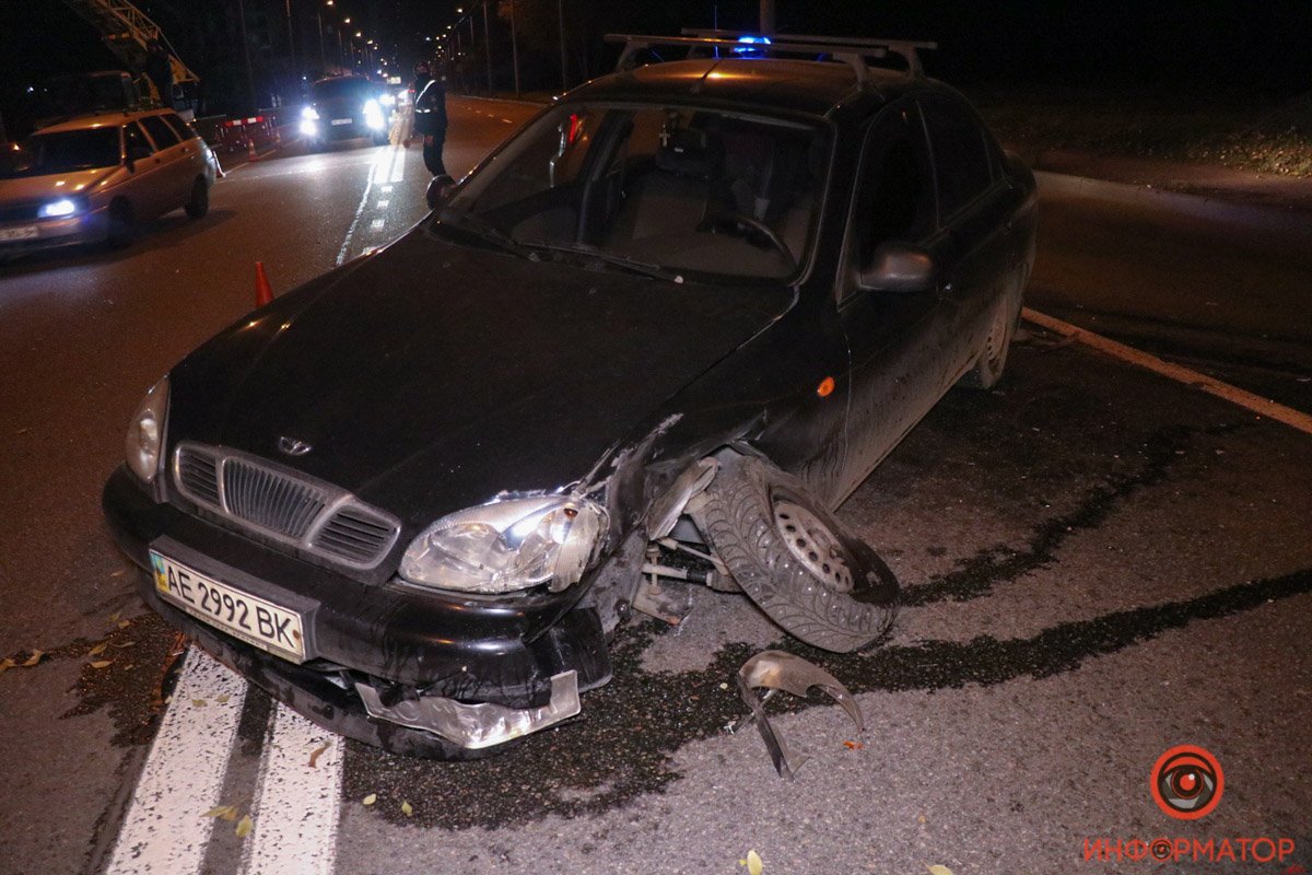 В Днепре на Набережной Победы столкнулись KIA и Daewoo: проезд перекрыт 2