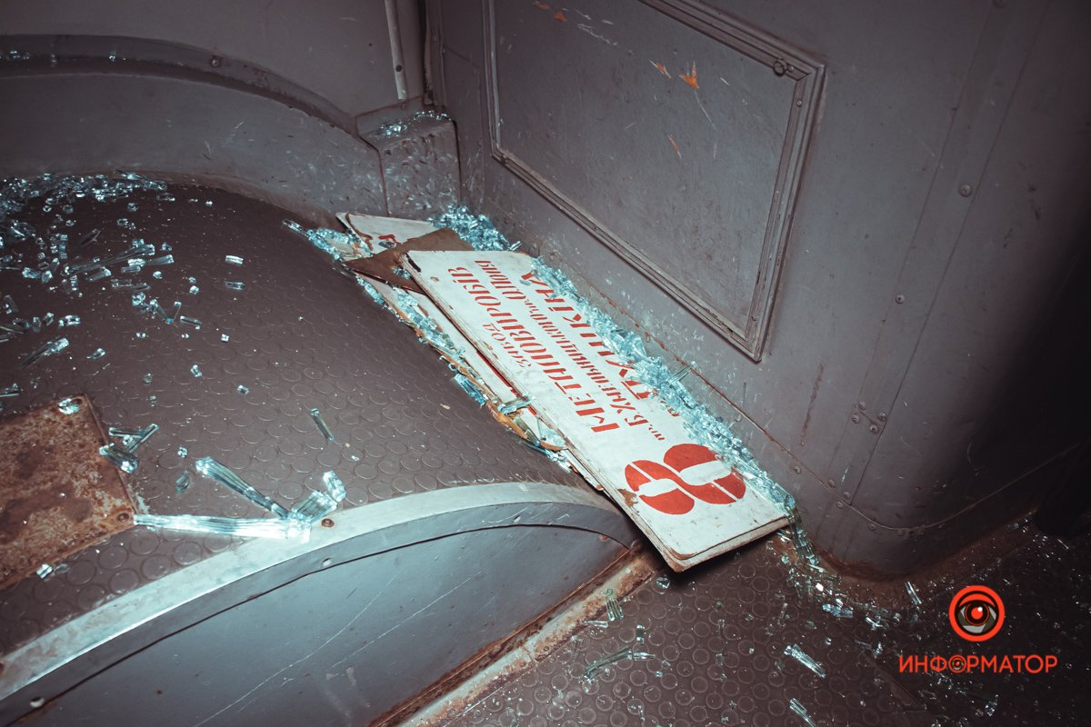 4 троллейбуса забросали камнями