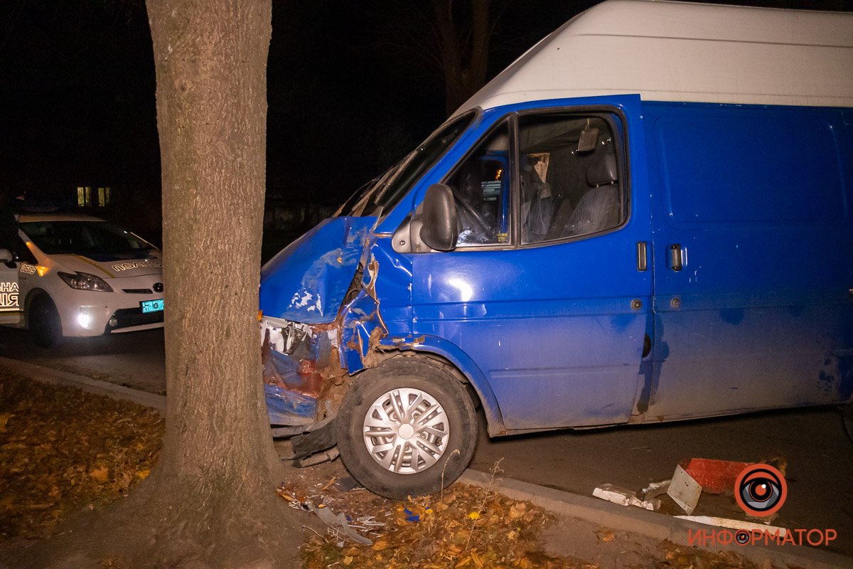 В машине сидели двое человек