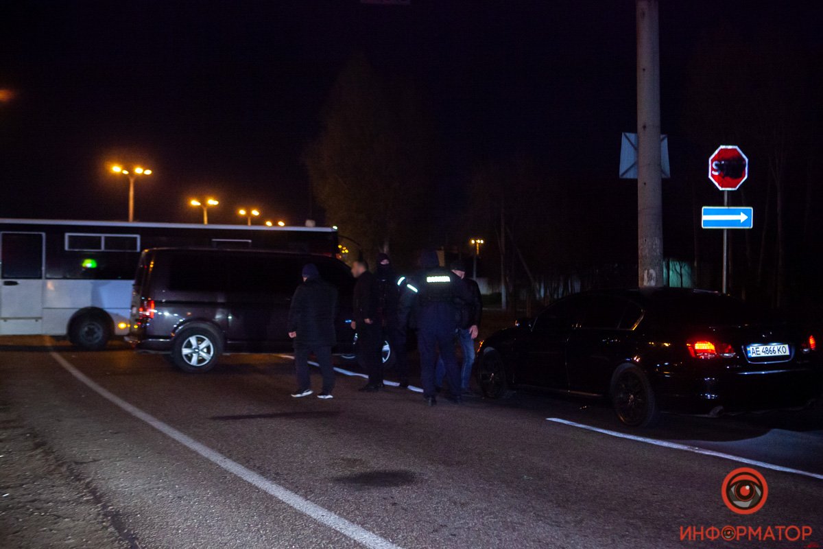 Они передвигались в 7 машинах Они передвигались в 7 машинах