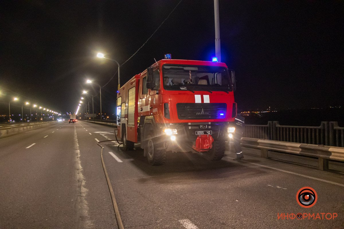 На место приехали сотрудники 4-ой пожарно-спасательной части На место приехали сотрудники 4-ой пожарно-спасательной части