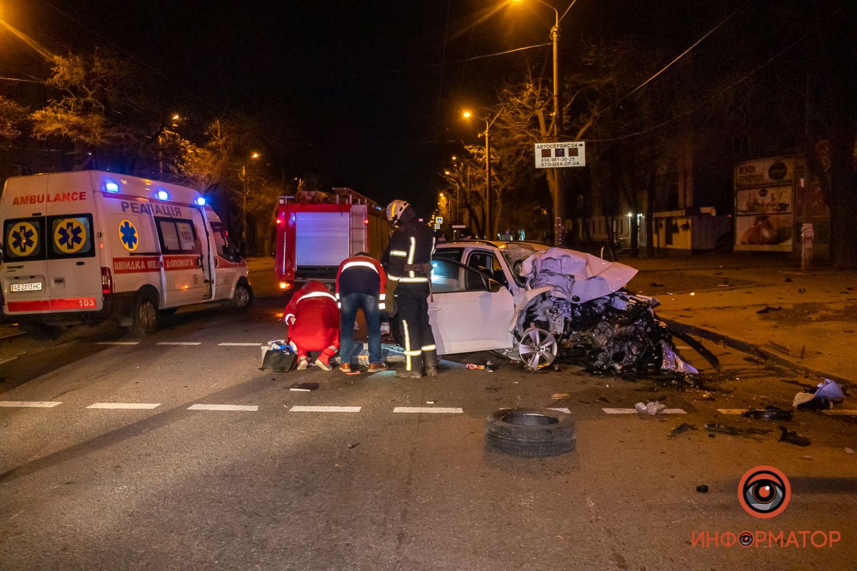 Авто влетело в столб Авто влетело в столб