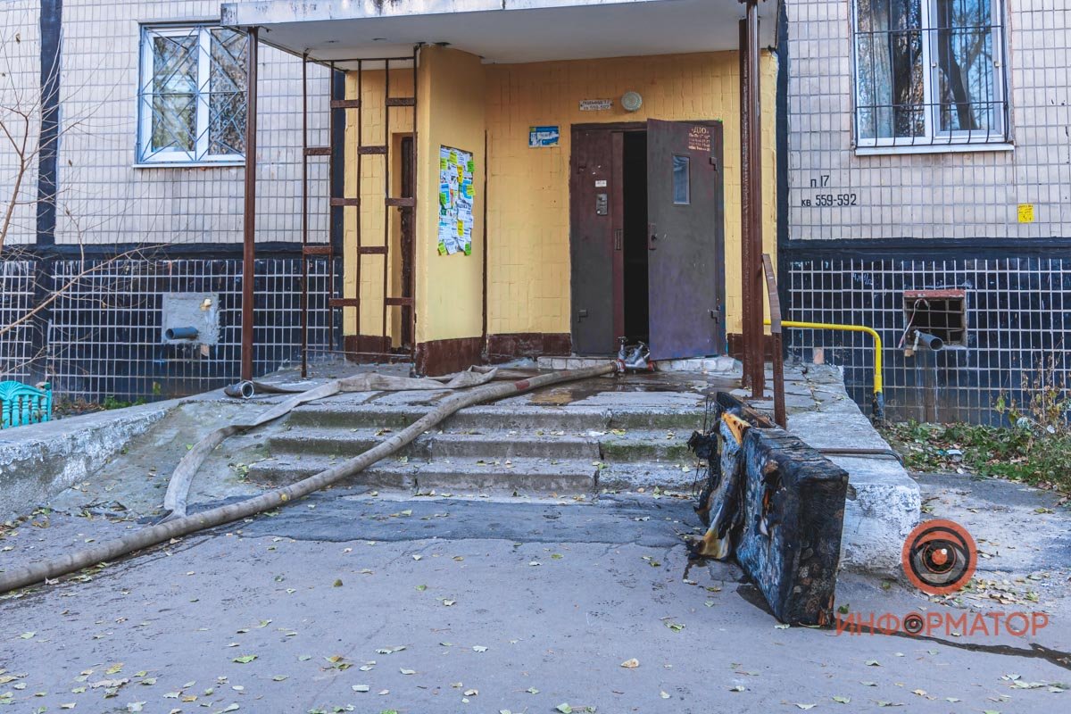 На борьбу с огнем у спасателей ушло около получаса На борьбу с огнем у спасателей ушло около получаса