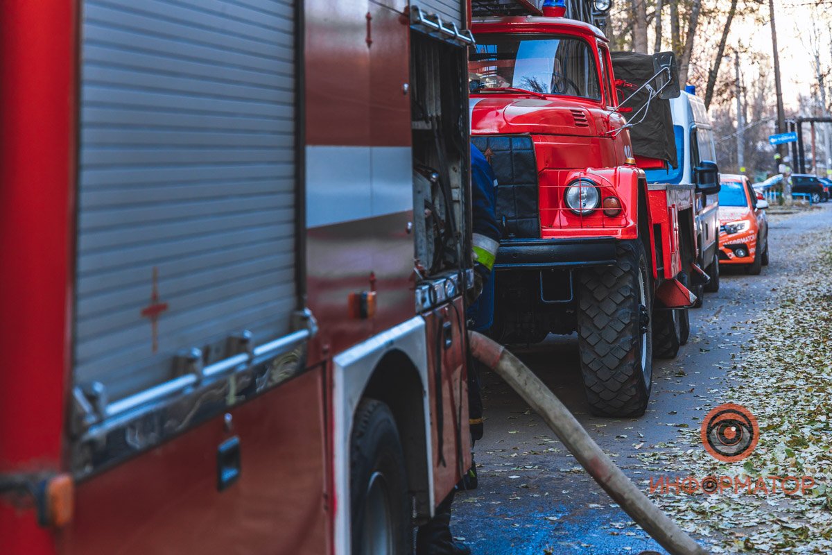 На месте направили два пожарных расчета и медиков На месте направили два пожарных расчета и медиков
