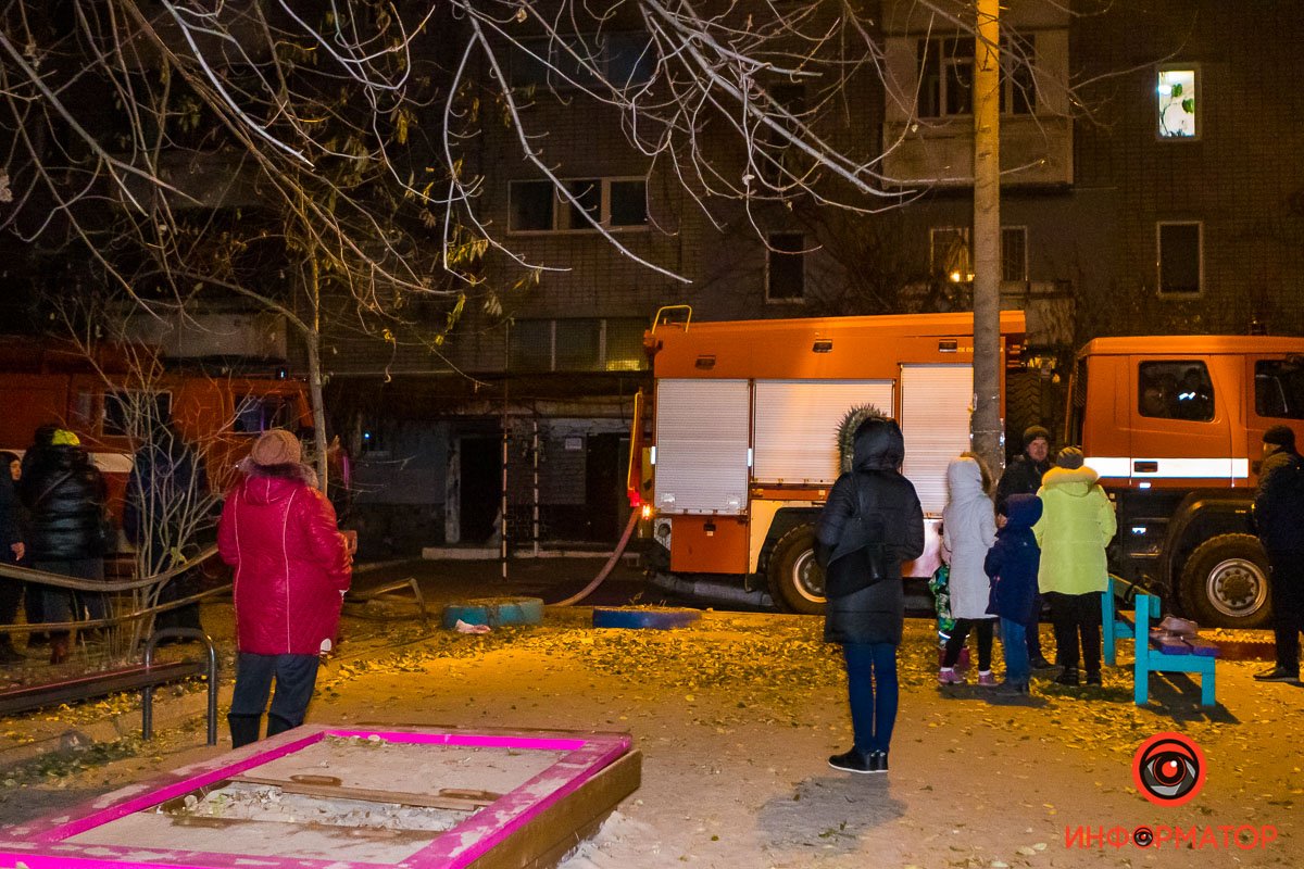 Женщина, которая была в квартире, надышалась дымом Женщина, которая была в квартире, надышалась дымом