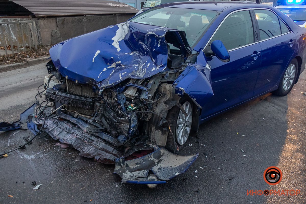 Возле проходной ЮМЗ