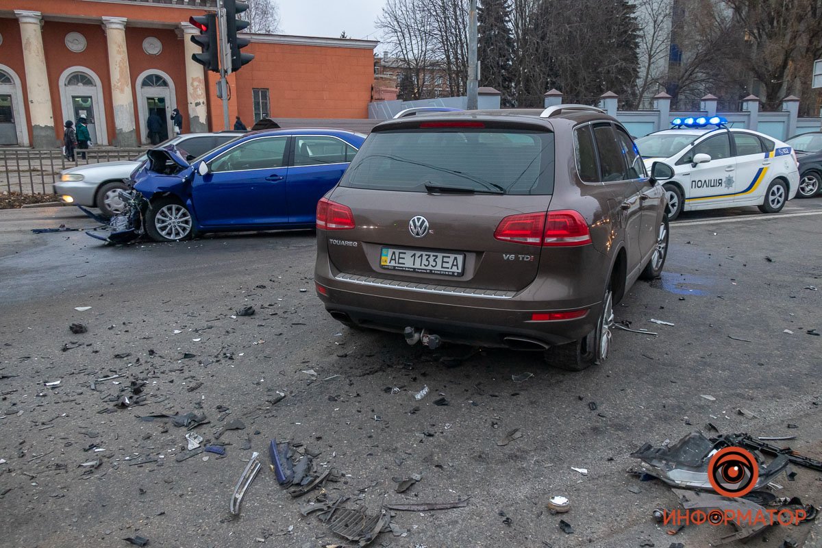 Столкнулись Volkswagen и Toyota