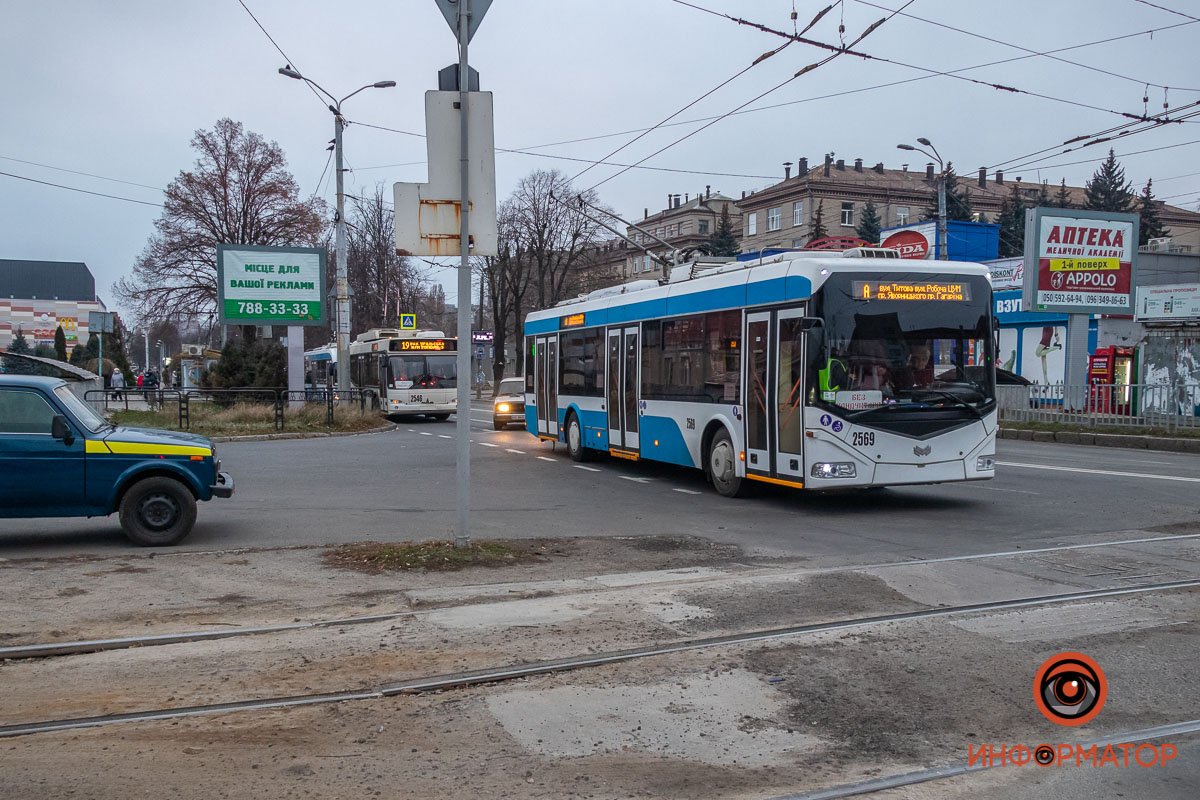 Пробка из троллейбусов на Титова