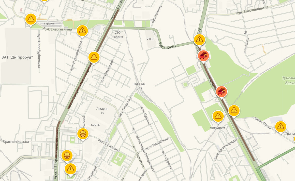 Тяжело идет поток автомобилей по Запорожскому шоссе и проспекту Богдана Хмельницкого Тяжело идет поток автомобилей по Запорожскому шоссе и проспекту Богдана Хмельницкого