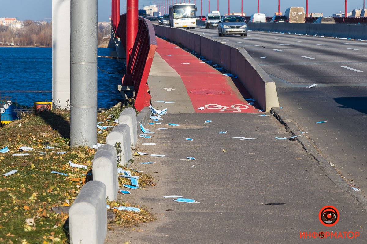 В пакетах находились использованные медицинские маски В пакетах находились использованные медицинские маски