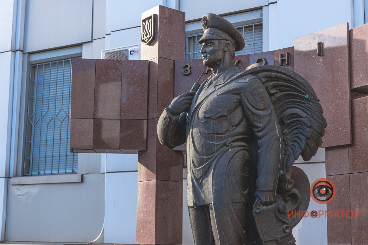 Монумент, олицетворяющий собирательный образ защитника правопорядка Монумент, олицетворяющий собирательный образ защитника правопорядка