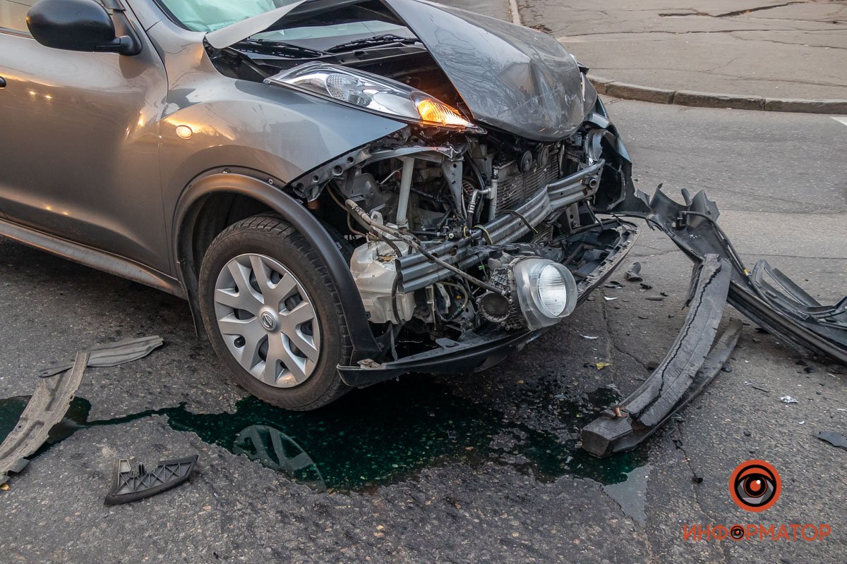 Столкнулись Opel и Nissan