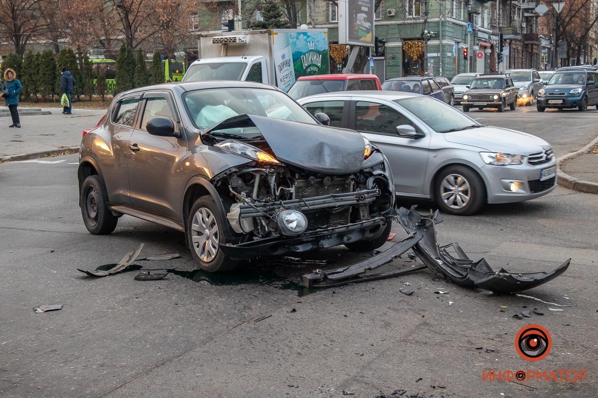 Движение на перекрестке затруднено