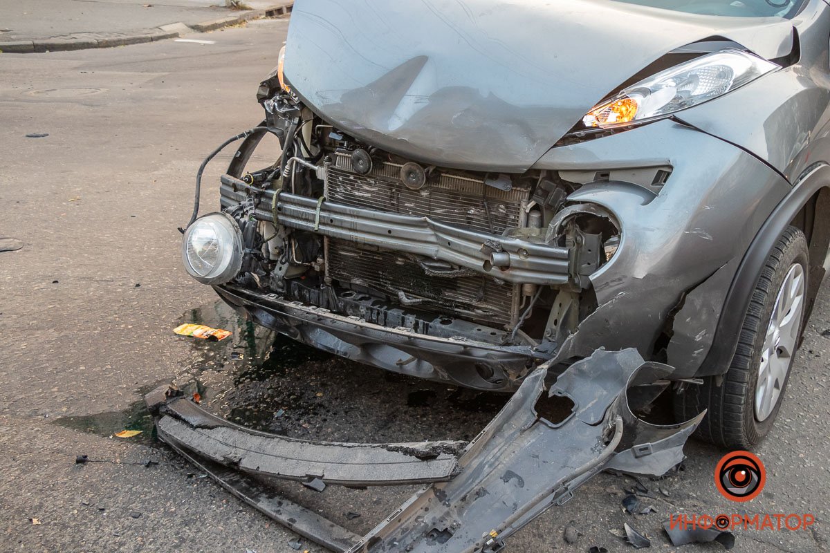 На перекрестке Яворницкого и Харьковской