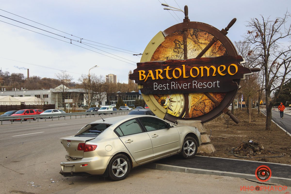 Mazda въехала в стенд Bartolomeo