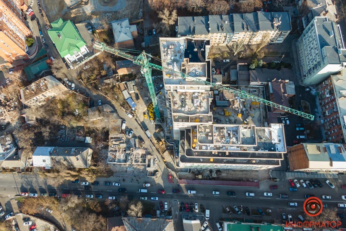 В Днепре на Паторжинского мужчину убило бетонной плитой 16