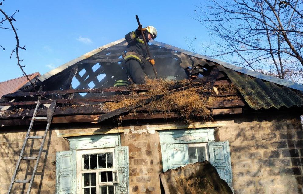 В Днепре на Мукачевской горел частный дом