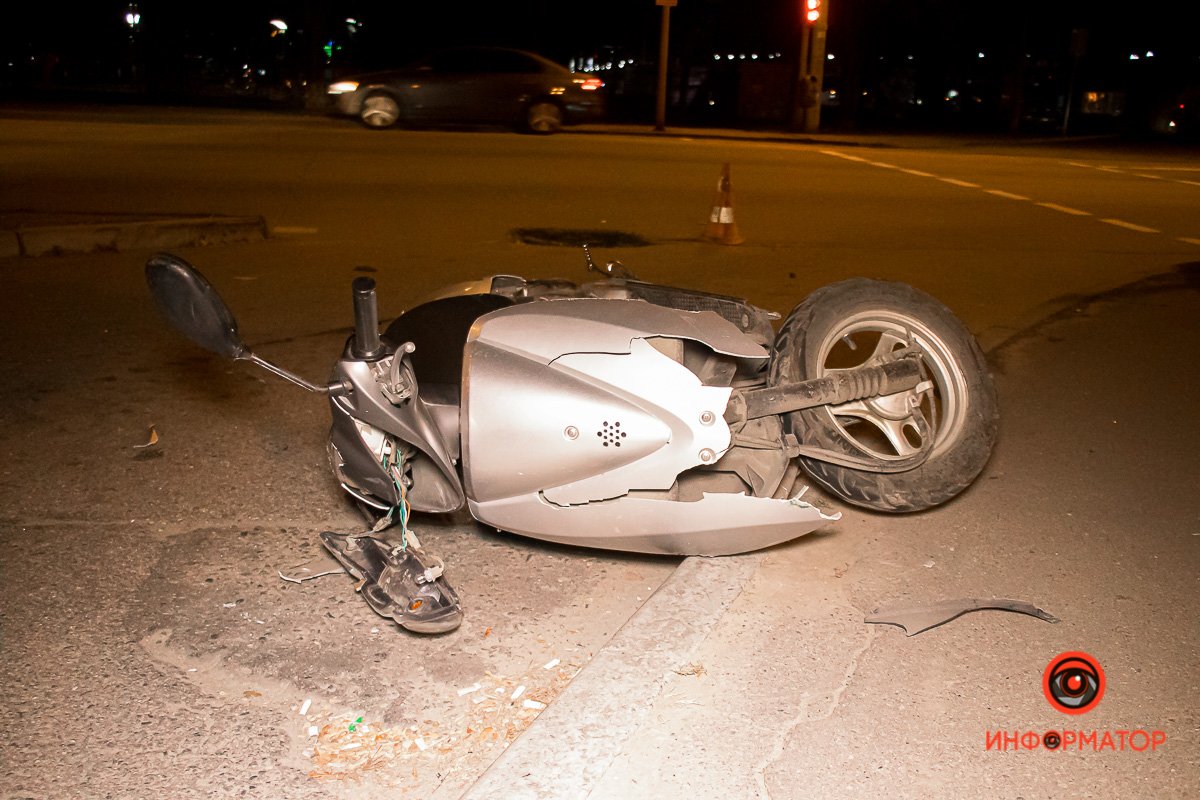 Скутериста госпитализировали