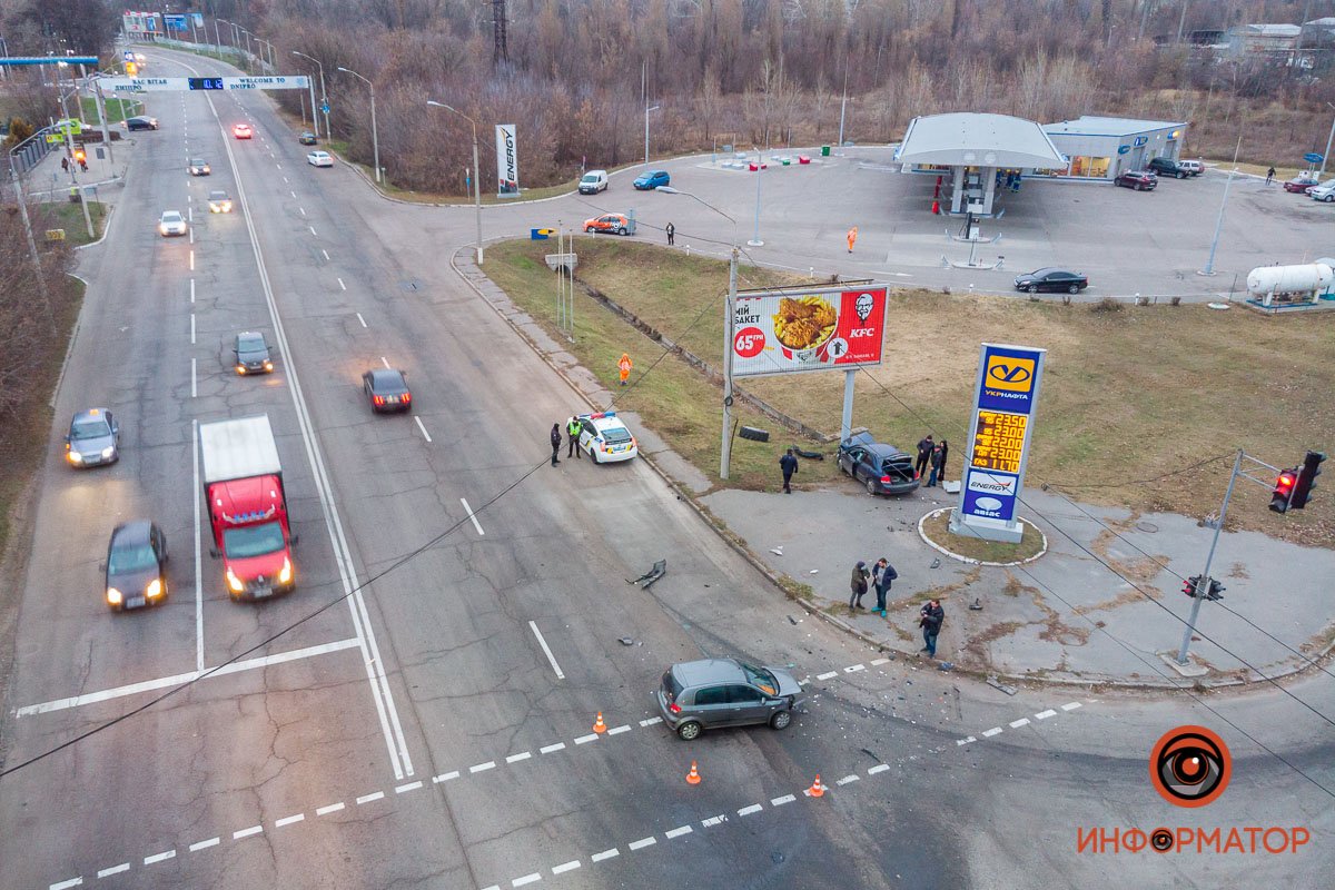 Hyundai собирался повернуть на Старокодакскую Hyundai собирался повернуть на Старокодакскую