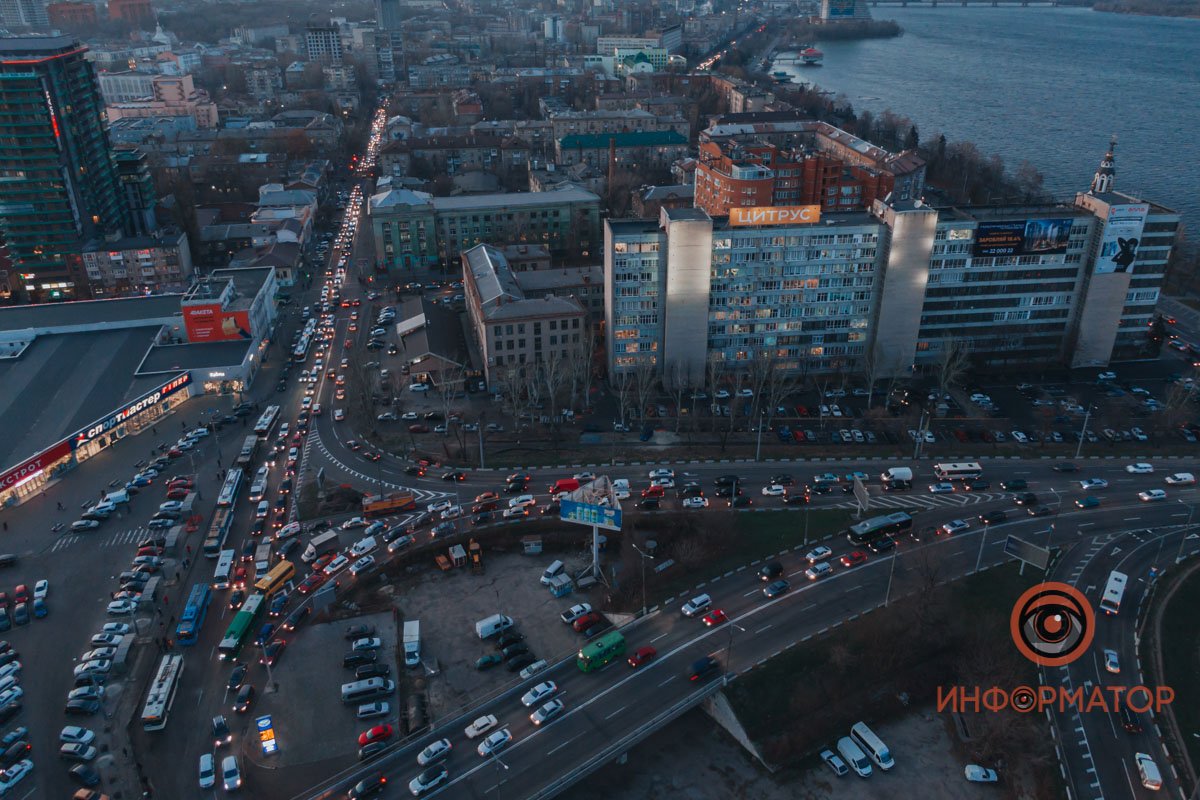 Из-за аварии под Новым мостом центр Днепра застрял в пробках 2