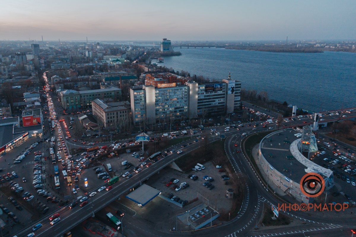 Из-за аварии под Новым мостом центр Днепра застрял в пробках 3