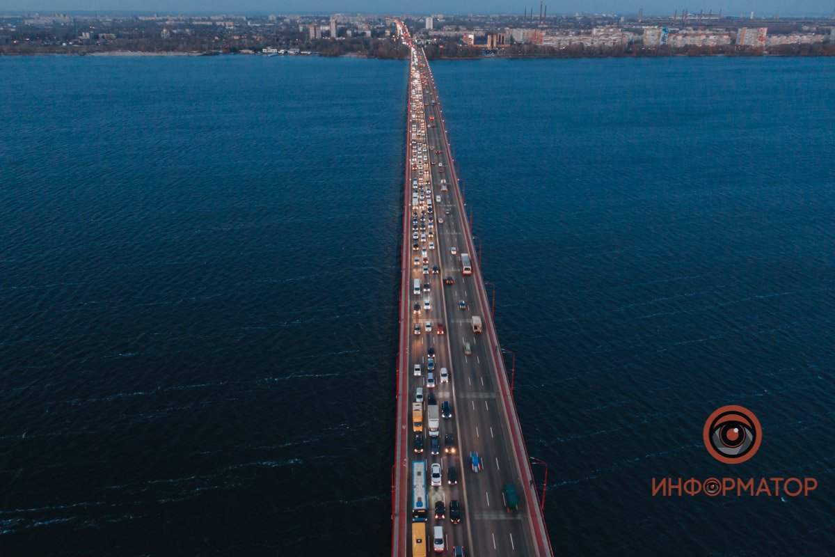 Из-за аварии под Новым мостом центр Днепра застрял в пробках 5