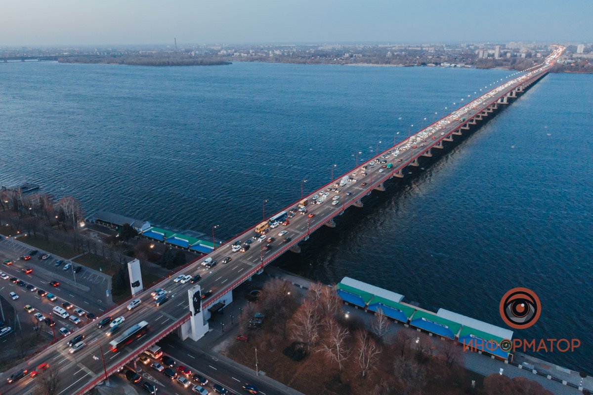 Из-за аварии под Новым мостом центр Днепра застрял в пробках 7