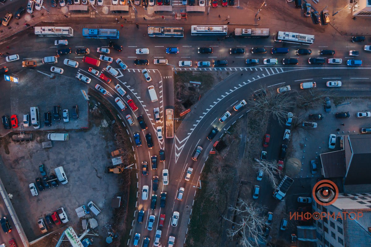 Из-за аварии под Новым мостом центр Днепра застрял в пробках 8