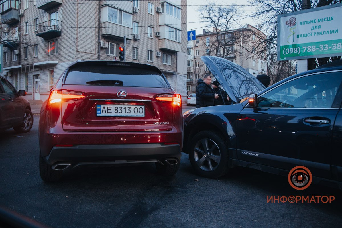 Из-за аварии под Новым мостом центр Днепра застрял в пробках 11