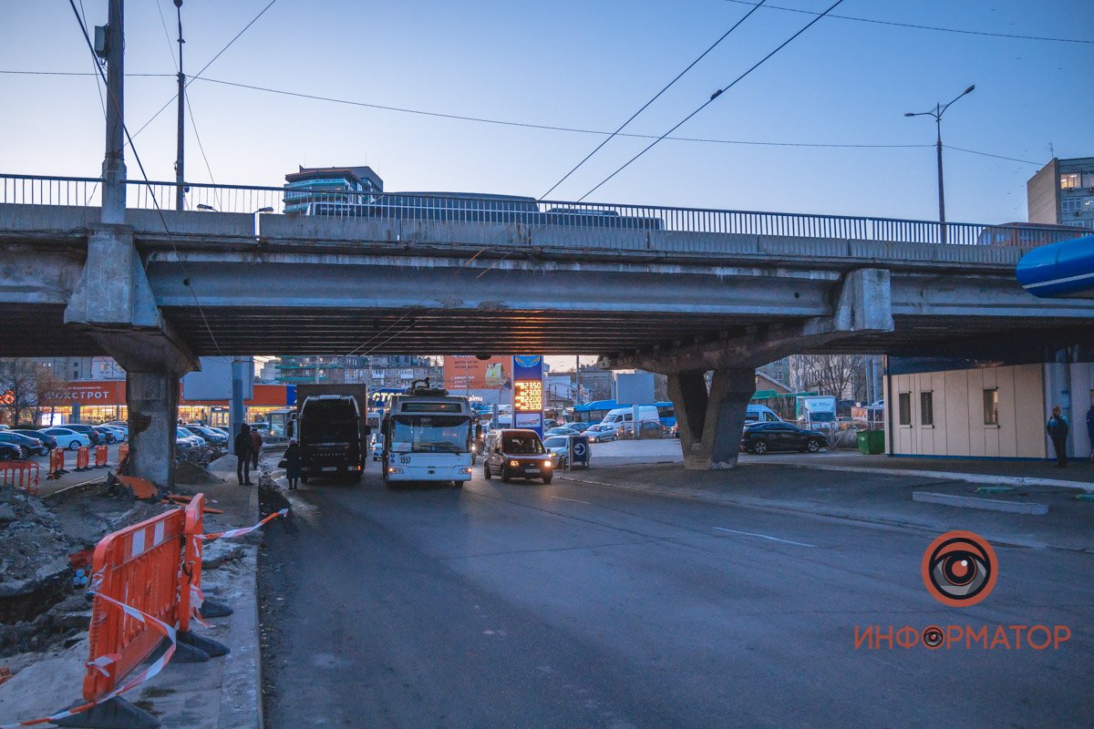 Из-за аварии под Новым мостом центр Днепра застрял в пробках 14