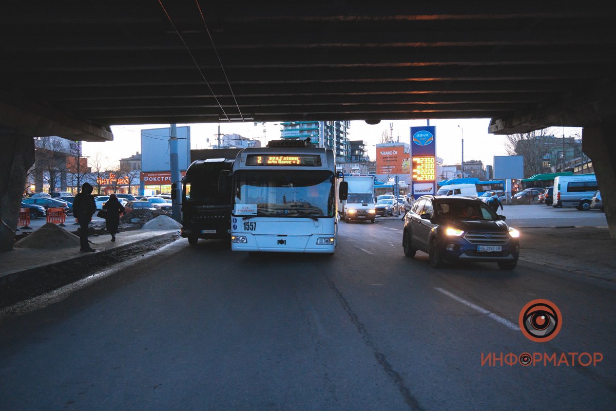 Из-за аварии под Новым мостом центр Днепра застрял в пробках 15