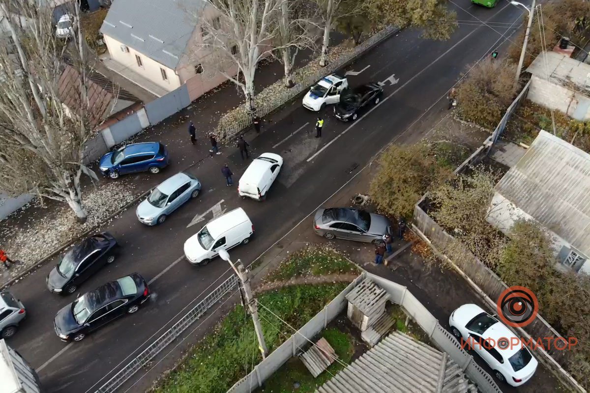 24 ноября на Янтарной столкнулись Renault, Mercedes и Ford