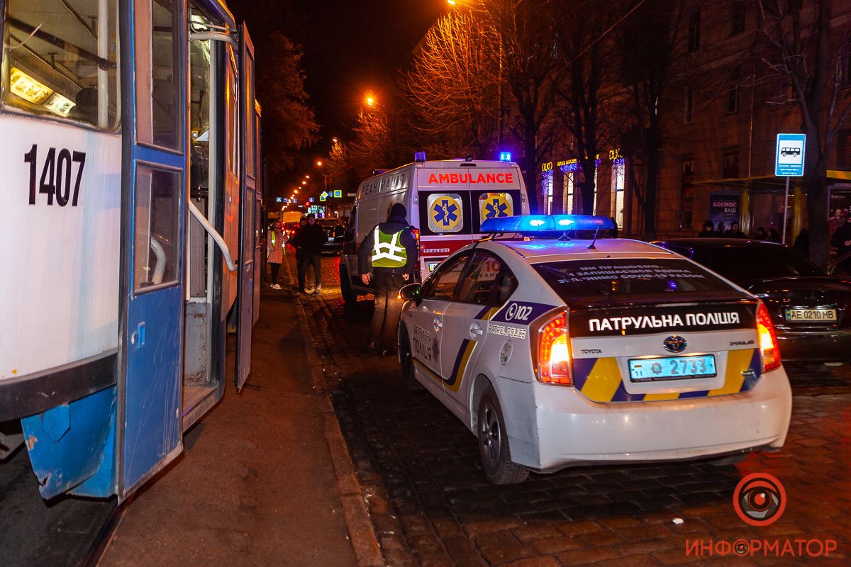 И девушка, и ребенок получили травмы головы И девушка, и ребенок получили травмы головы