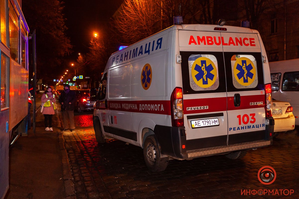 Девушку забрали в больницу имени Мечникова, ребенка - отвезли на Космическую Девушку забрали в больницу имени Мечникова, ребенка - отвезли на Космическую