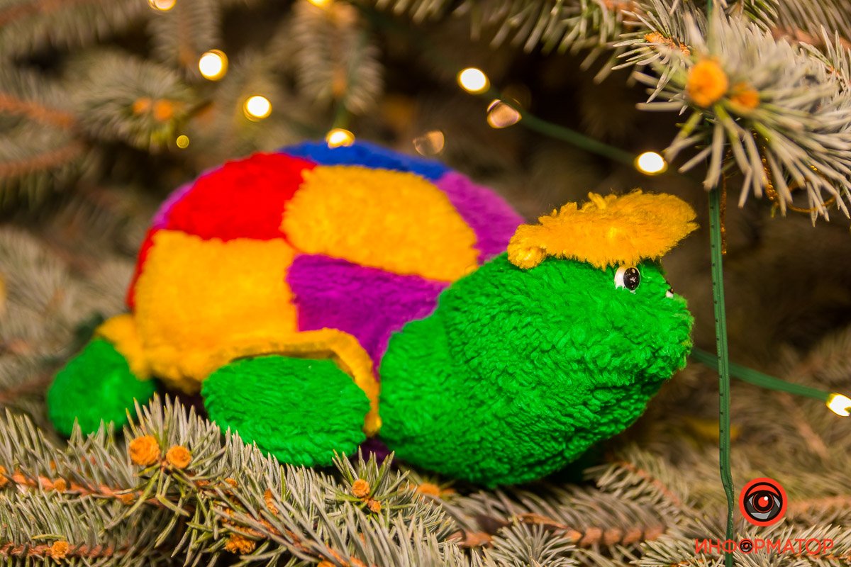 Неординарные украшения для елки