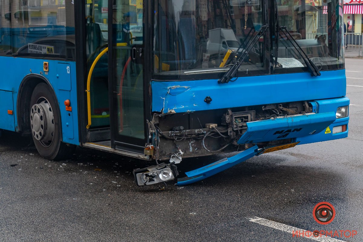 Повреждения автобуса Повреждения автобуса