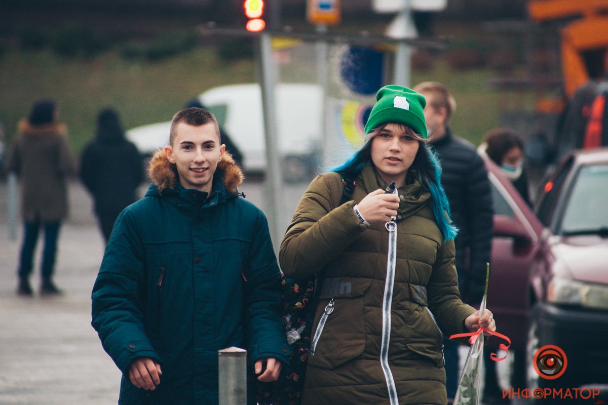 Дарите девушкам цветы