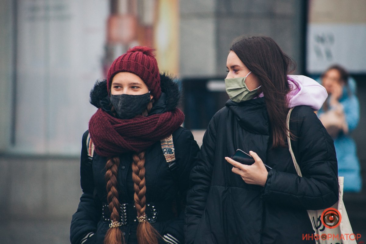 Маски уже стали привычной частью образа