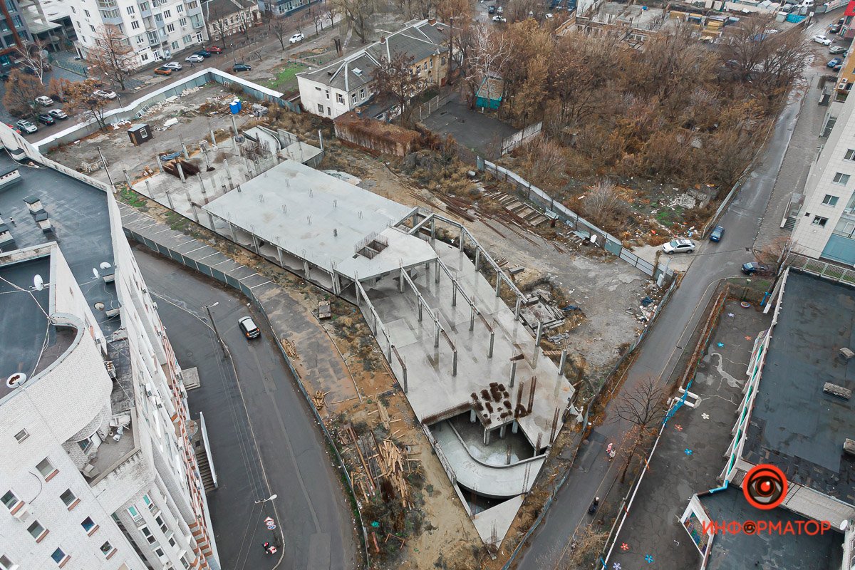 В центре Днепра - на улице Литейной, возле улицы Поля, с декабря 2019 года продолжается строительство многофункционального комплекса В центре Днепра - на улице Литейной, возле улицы Поля, с декабря 2019 года продолжается строительство многофункционального комплекса