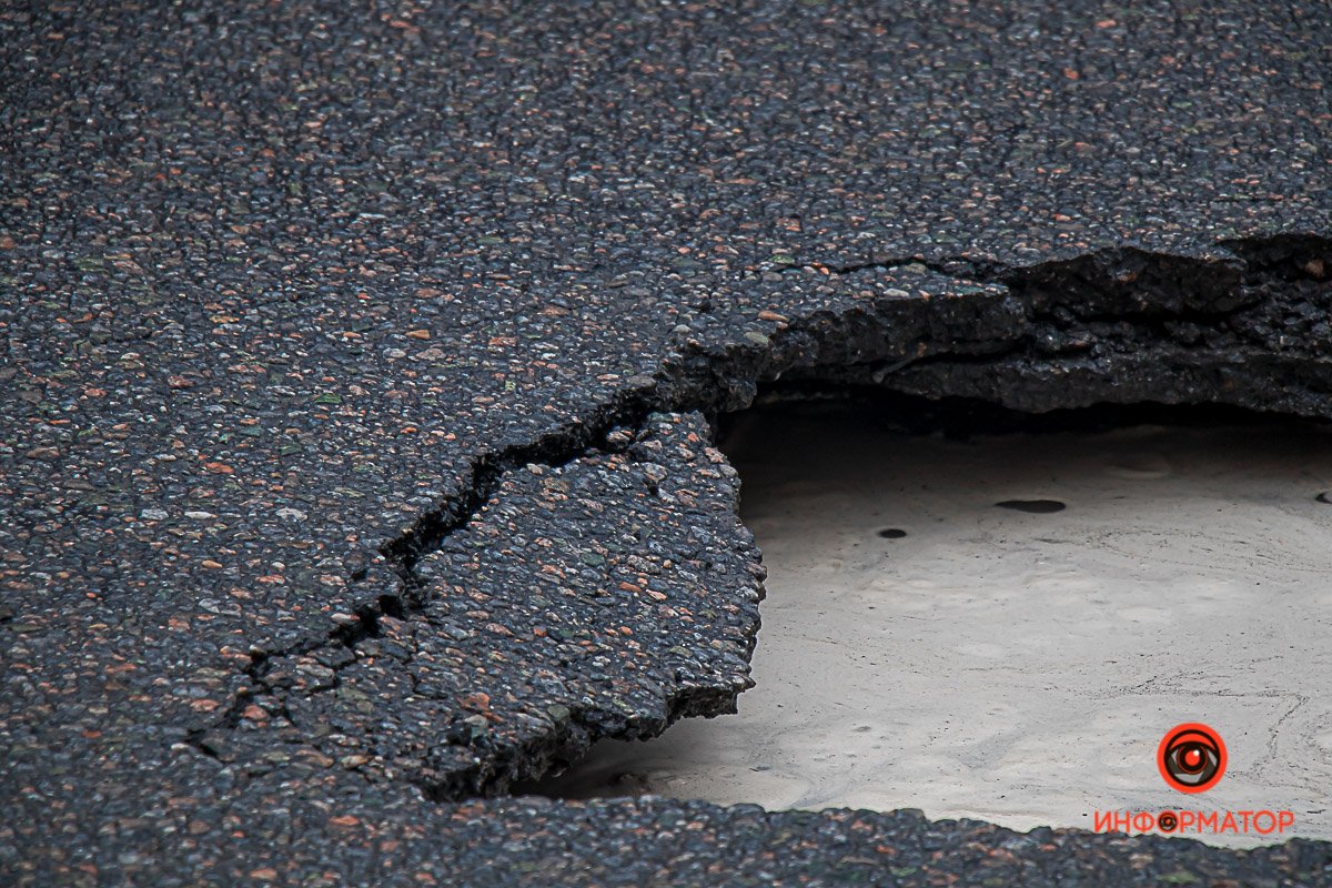 Асфальт трескается Асфальт трескается