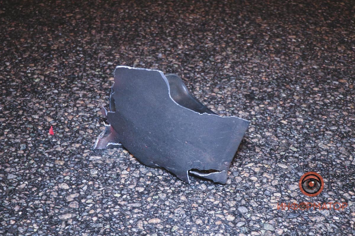 Тягач выезжал с территории стройки задом