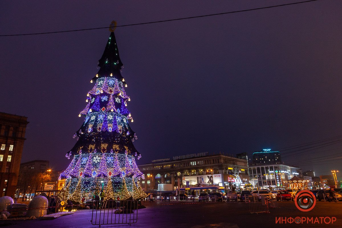 Раз, два, три! Елочка, гори!