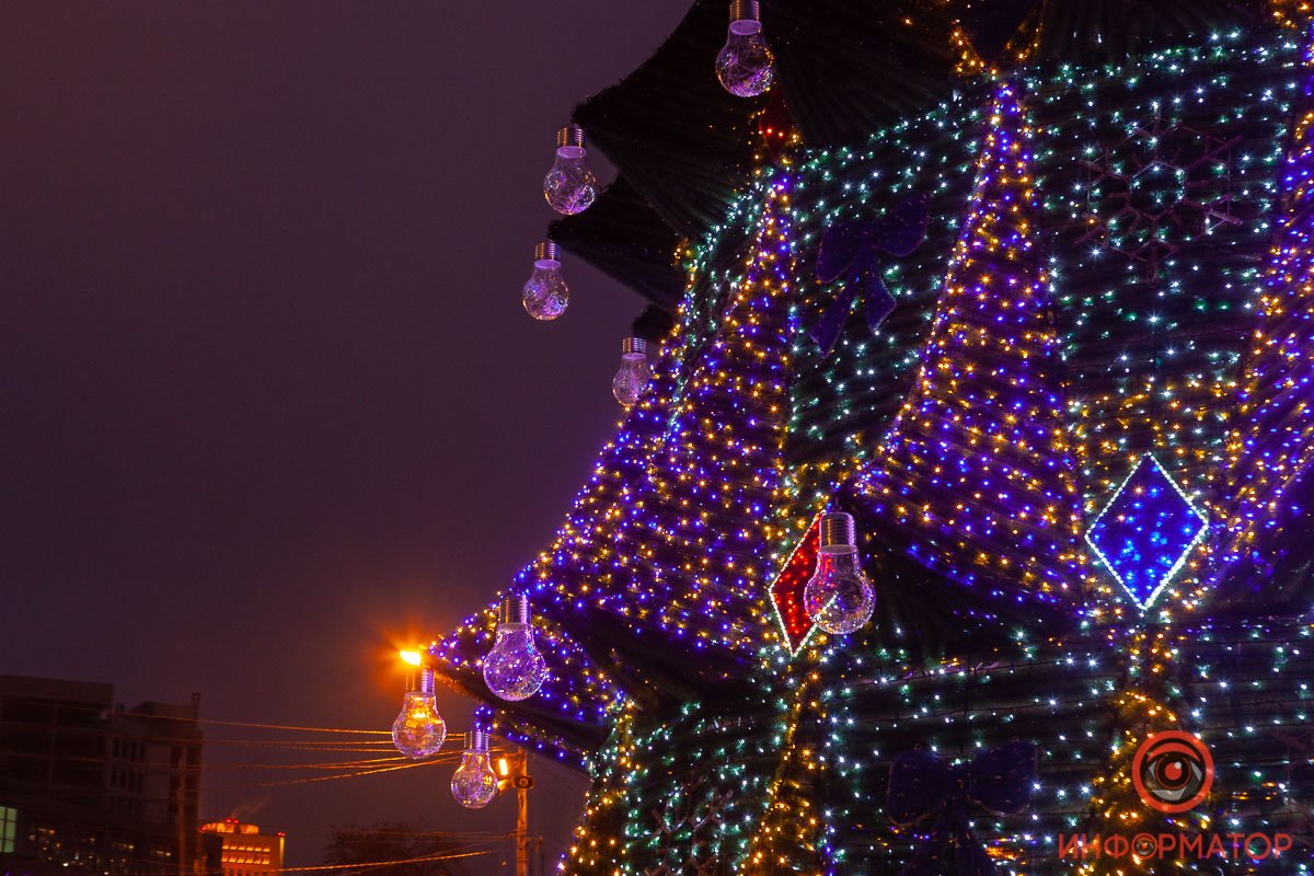 Гармоничные россыпи золотых и синих светлячков